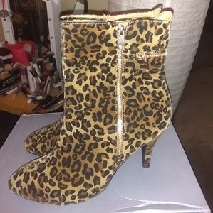 Leopard booties, 9.5 w, great condition, Avenue